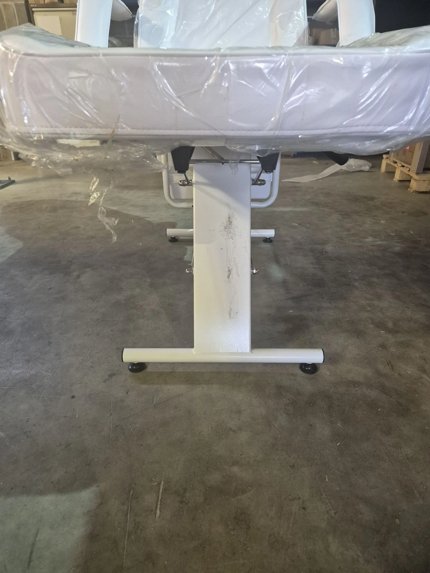 OUTLET ActiveShop Basic 202 White Cosmetic Chair - Image 3